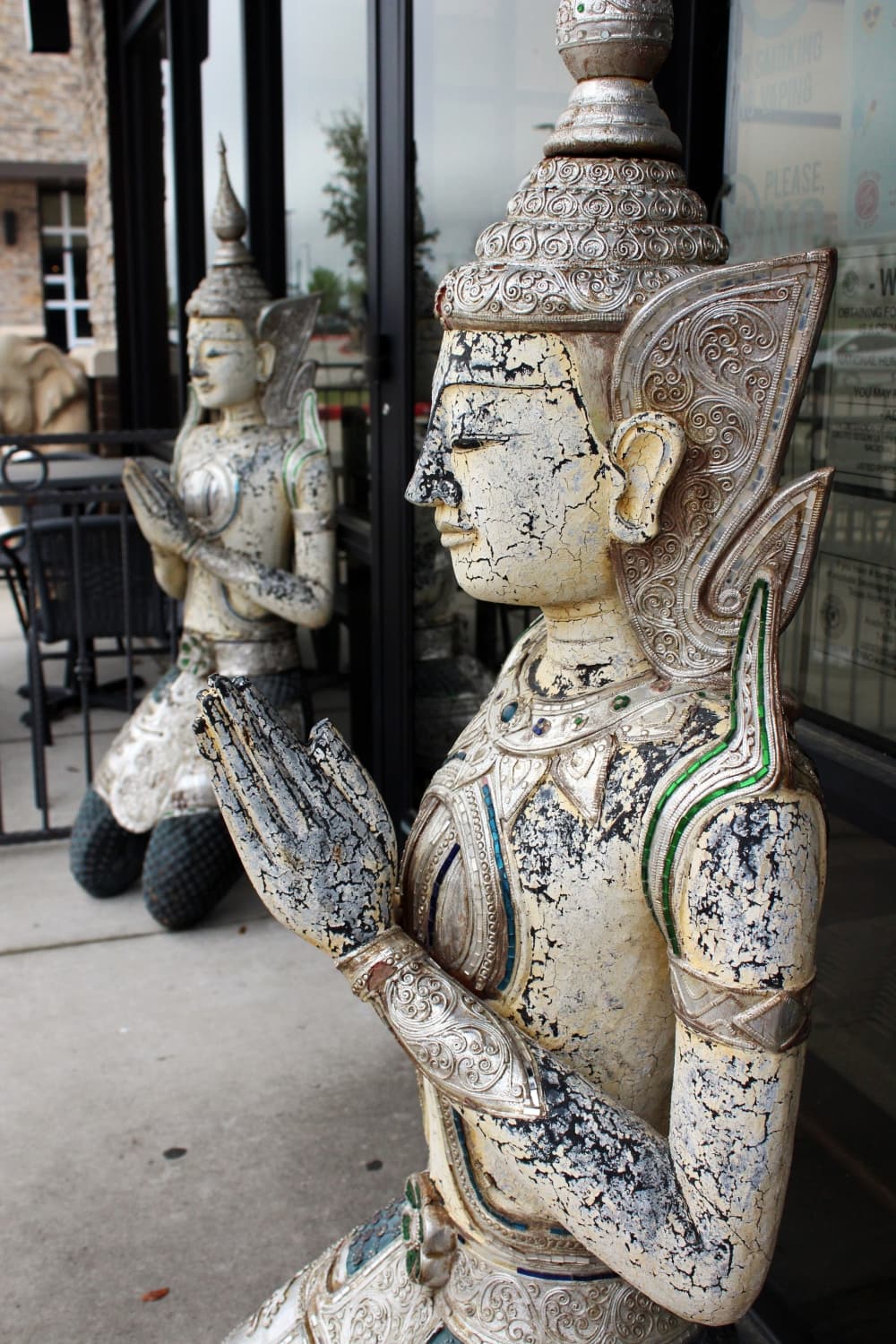 statue