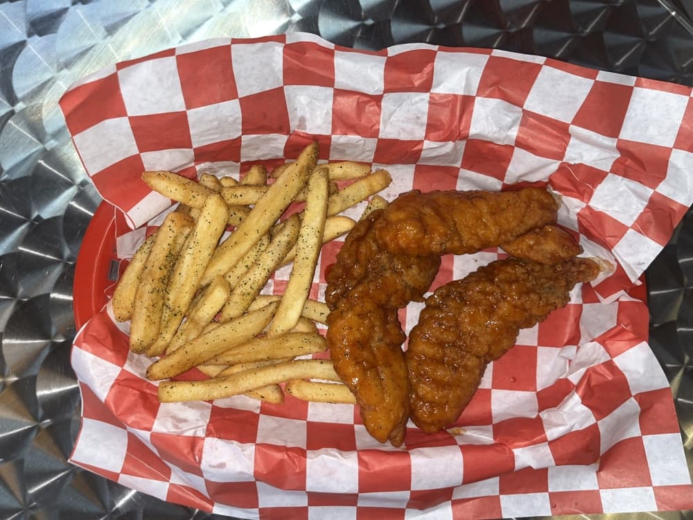 The three-piece tender combo ($8.99) includes one wing flavor, fries, a drink and one dip sauce. (Peyton MacKenzie/Community Impact)