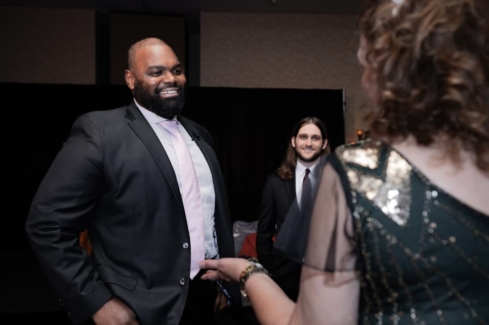 Picture of a gala setting with two people talking to each other