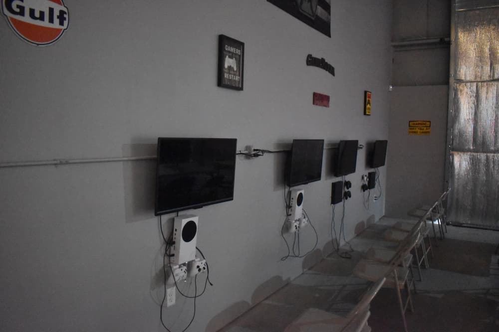 There are four video game stations at Slinging Axes—two Xboxes and two PlayStations. (Lizzy Spangler/Community Impact)