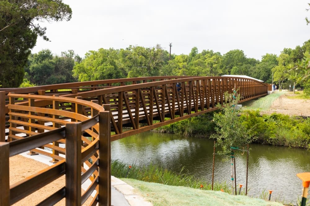 $1.14M pedestrian bridge opens at Twin Lakes Park