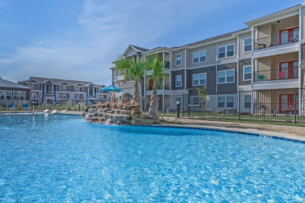 The Vantage apartment complex offers several amenities in Hutto