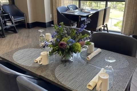 Viffy gives west Frisco reservation-ready flowers