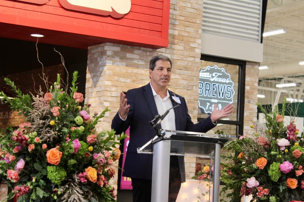 McKinney Top Store Leader Matt LoBello speaking at the H-E-B ribbon cutting event