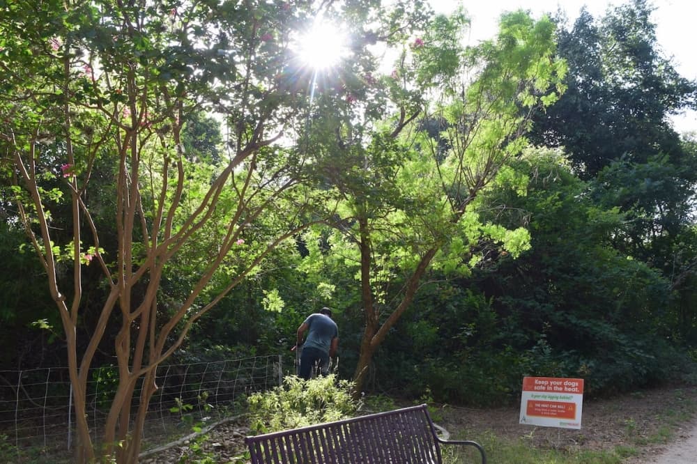Central Texas community responds as temperatures soar