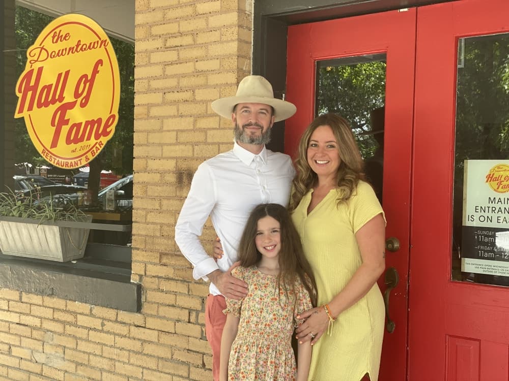 Bar and grill Downtown Hall of Fame in Hutto has something for everyone