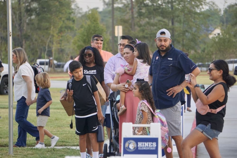 Parents take photos of their kids on the first day of school. (Cassandra Jenkins/Community Impact)