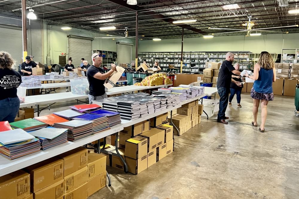 People volunteering