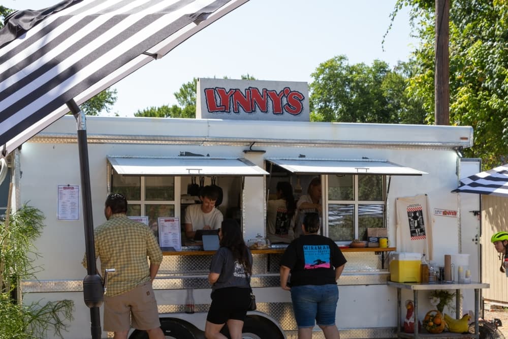 Trailer with old-timey diner vibes opens in Govalle neighborhood