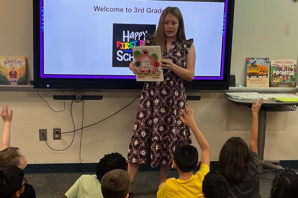 Back to the books: A look at Grapevine Elementary’s first day of school