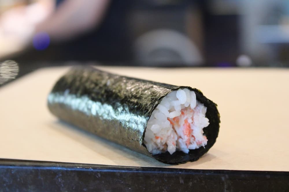 Snow crab handroll.