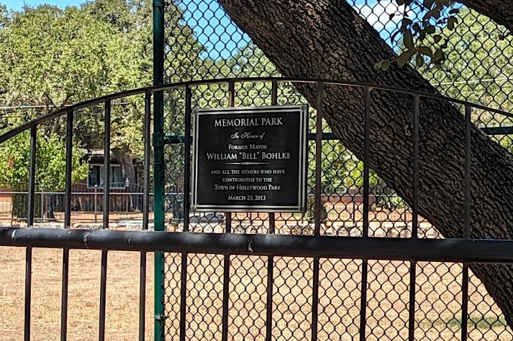 Hollywood Park eases rules for Memorial Park honors