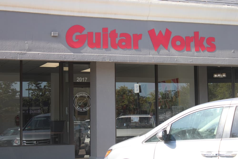 Richardson Guitar Works offers string instrument repair