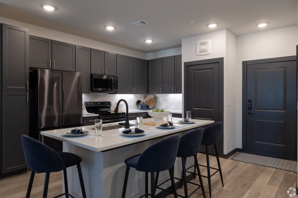 Units feature black stainless steel appliances. (Courtesy Ascension Multifamily)