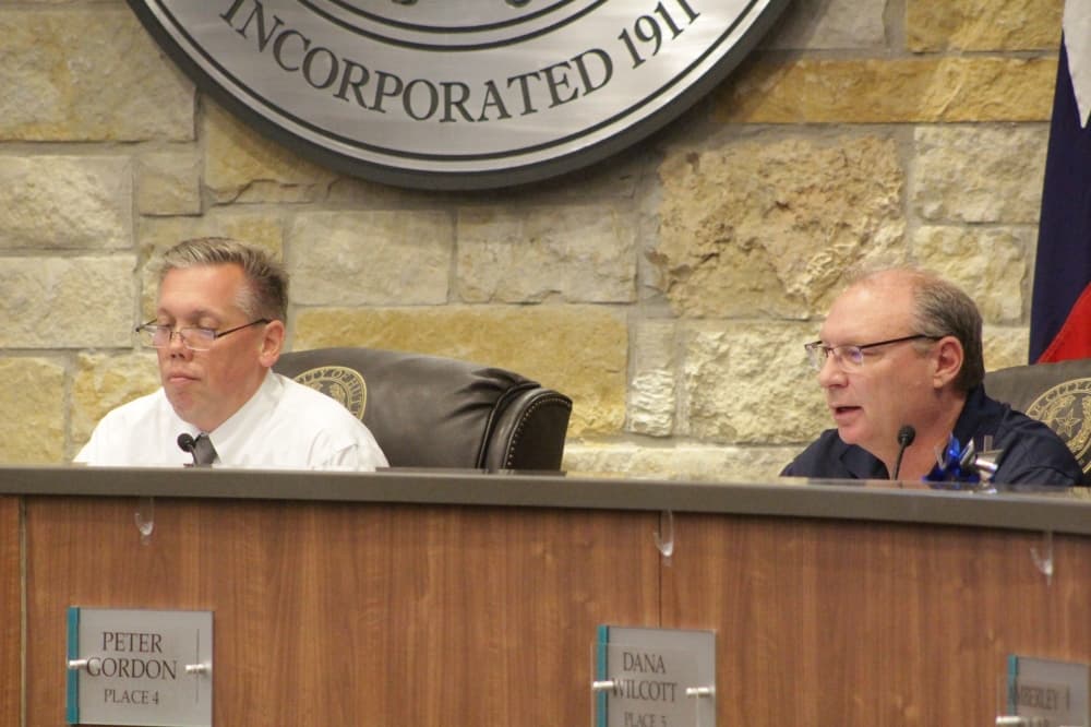 Hutto City Council votes to reprimand mayor