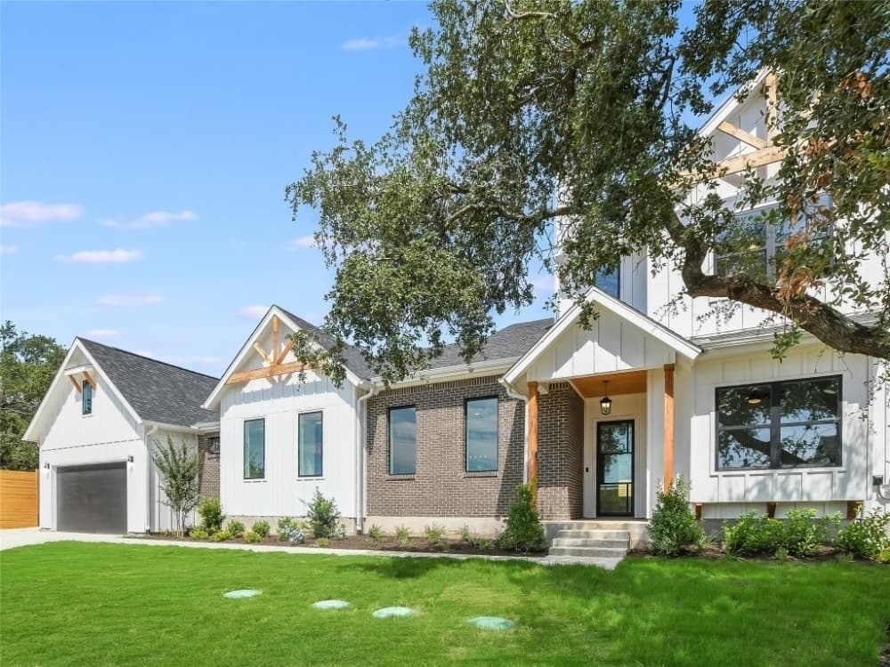 Cuernavaca neighborhood in West Lake Hills offers large lots and lake views