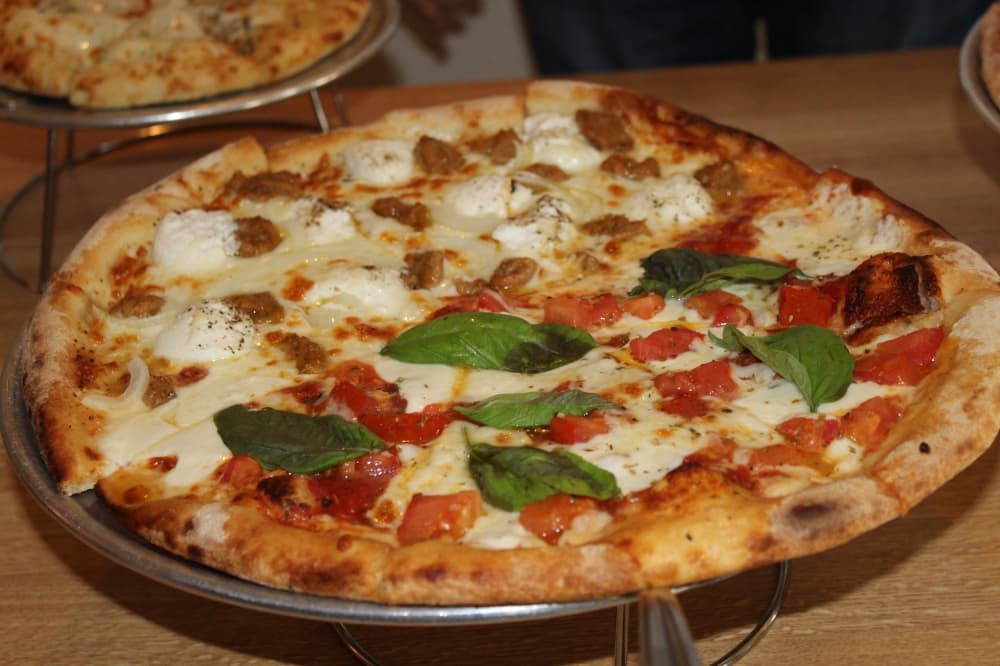 Pizza half margarita half cheese with sausage 