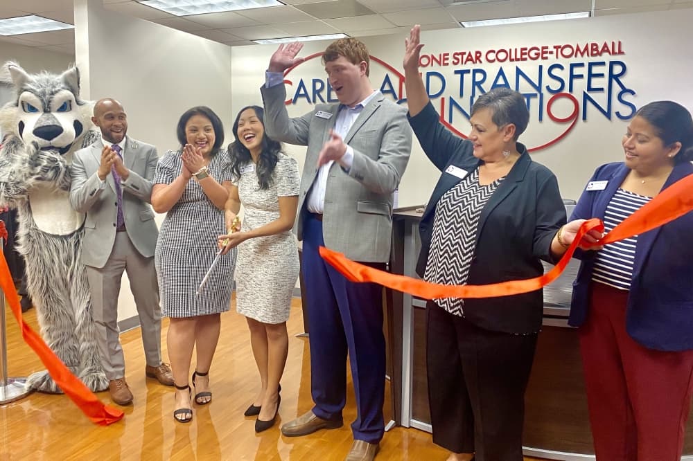 LSC-Tomball to create connections with new transfer, career office