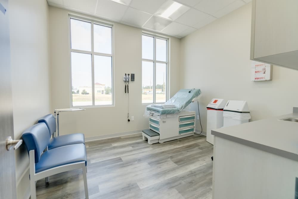 The photo shows the interior of the medical plaza.