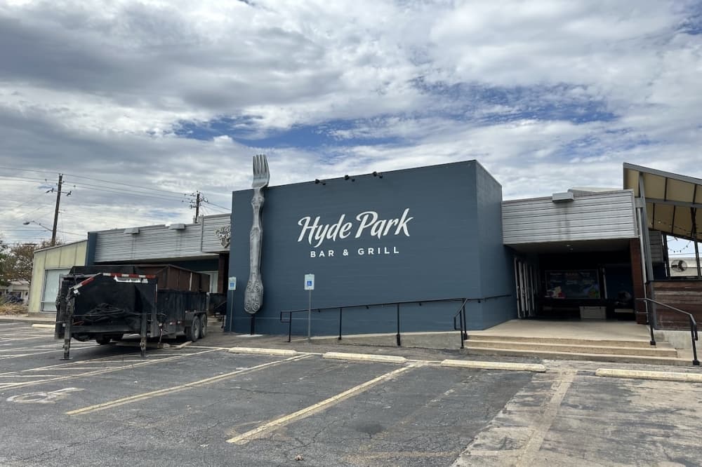 Hyde Park Bar & Grill's Westgate location closes in South Austin