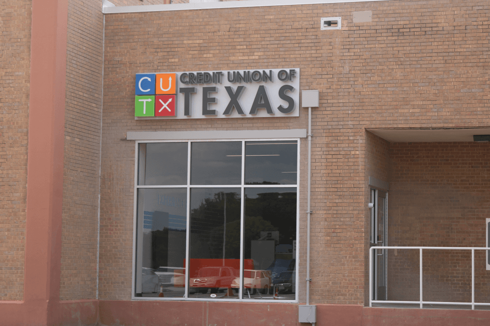 Student-run bank opens on Richardson ISD campus