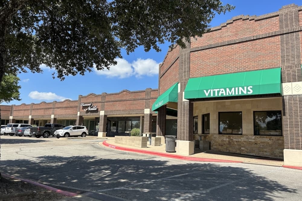 strip mall with Sprouts and Diamond Nails