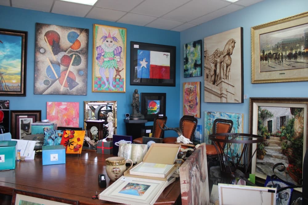 Ideal Frames & Art Gallery to offer services in Richardson