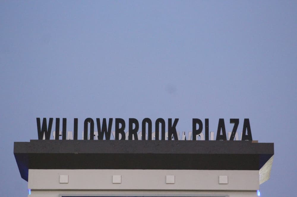 100 Grand now offering brunch, dinner in Willowbrook Plaza