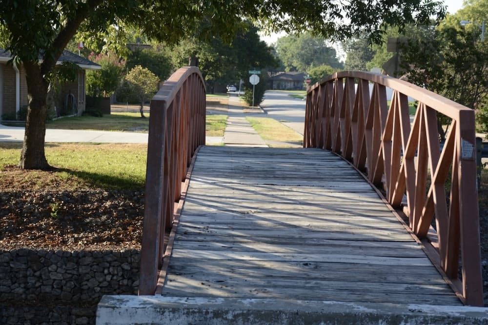Pedestrian bridge, sidewalk improvement funding authorized by Plano council