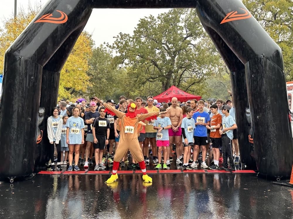 Someone dressed up as a Turkey in front of runners 