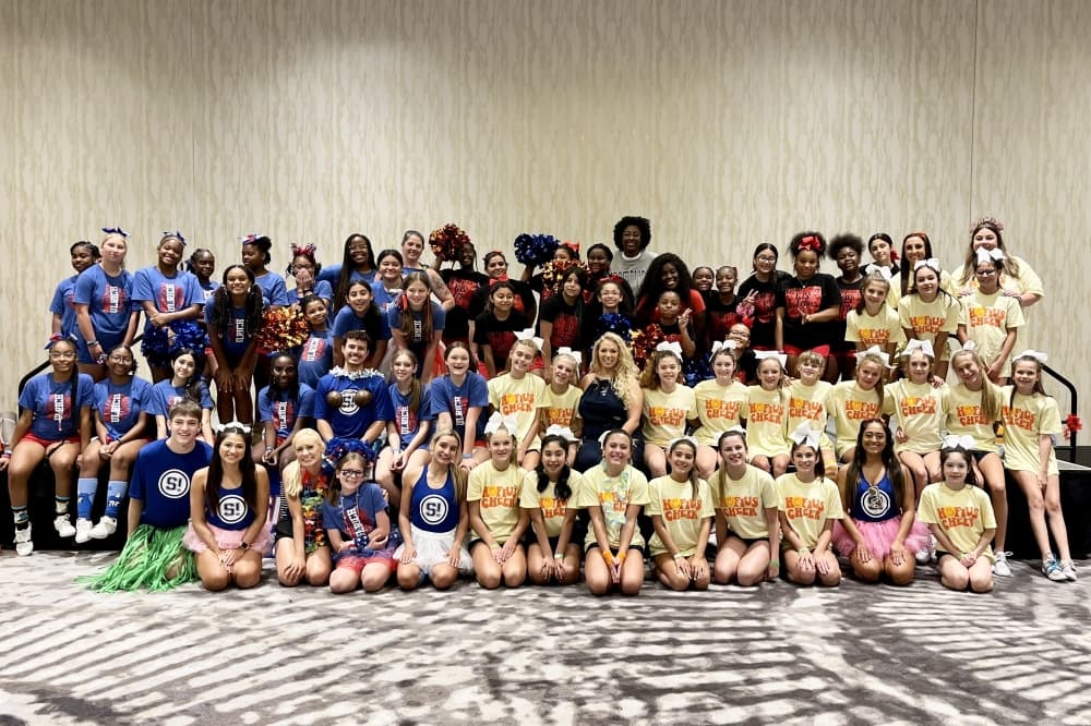 group photo with Sideline Spirit cheerleaders