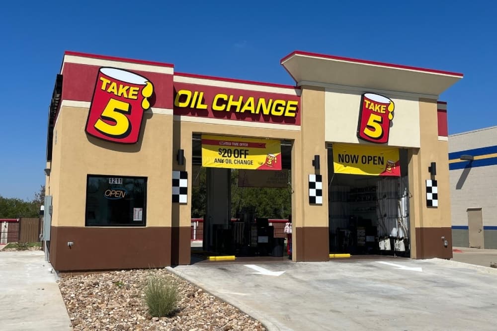 Take 5 Oil Change debuts Roanoke location