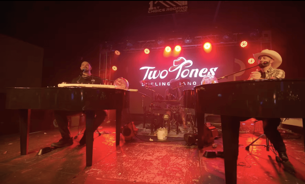Two Tones Dueling Piano Bar now open in Oak Ridge North