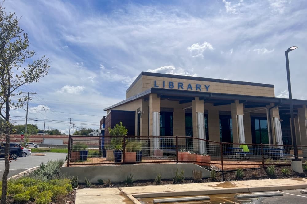 The Westside Library Branch is located off of the I-35 frontage road in the southwest portion of New Braunfels. The library also features an outdoor seating space. (Sierra Martin/Community Impact)