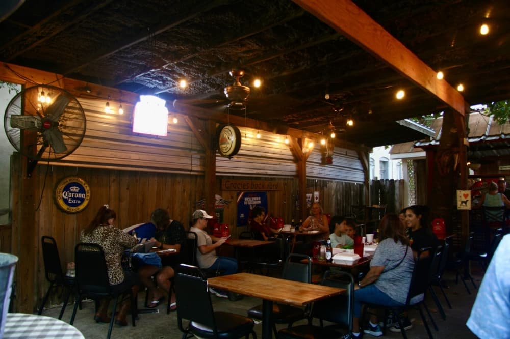 A full outdoor section of restaurant.