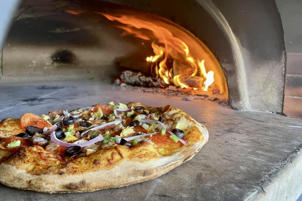 Find wood-fired pizza, hidden speakeasy at Sauced Up in Magnolia