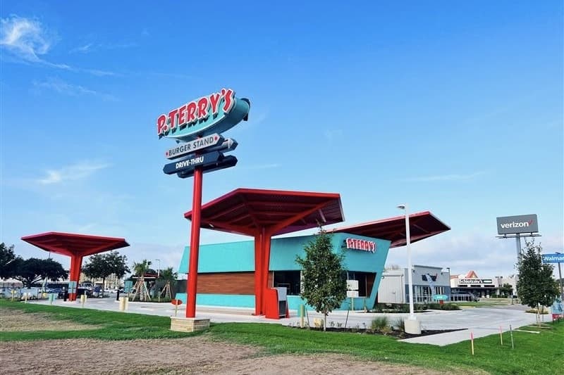 P. Terry’s Burger Stand now open in Bastrop