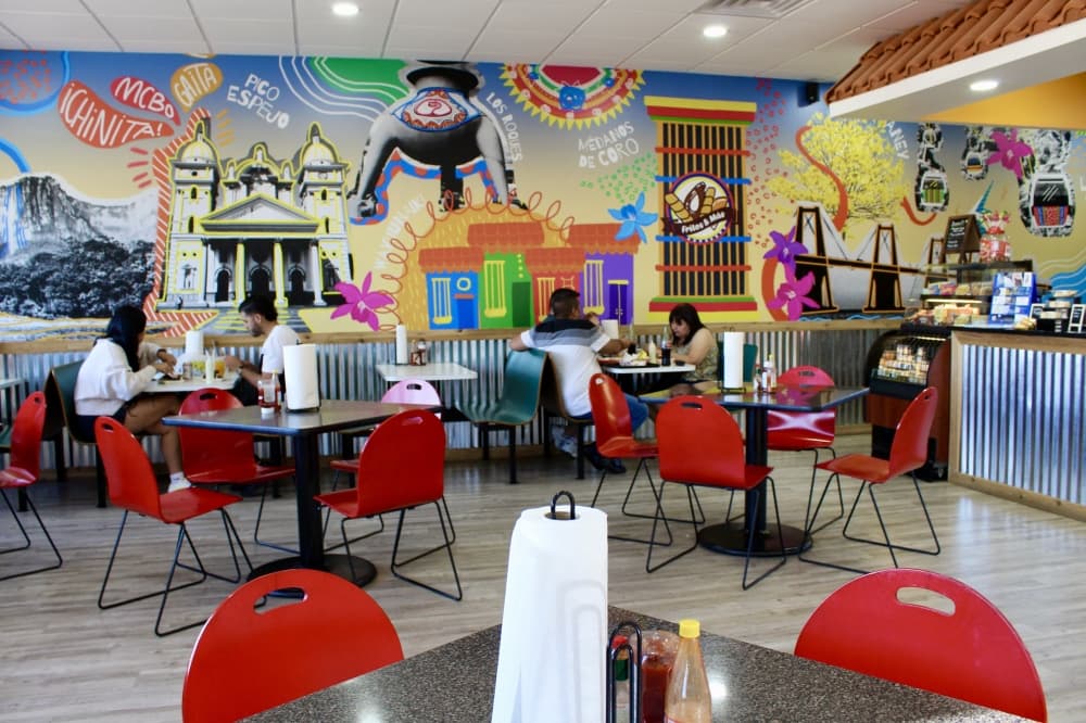 Fritos Y Mas interior 