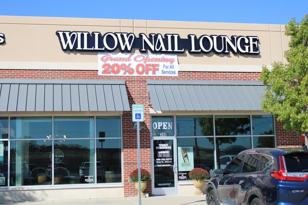 Willow Nail Lounge offers beauty services in Frisco