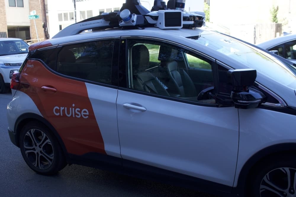 Self-driving car company Cruise pauses operations in Austin