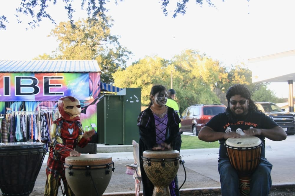 Children play drums.
