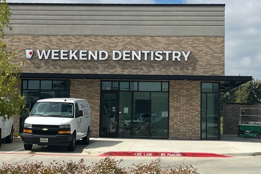 Weekend Dentistry offers emergency services in Alliance area of Fort Worth