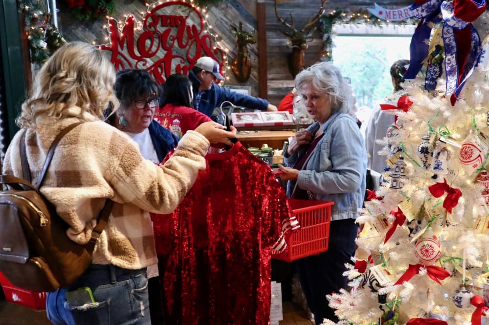 women shopping