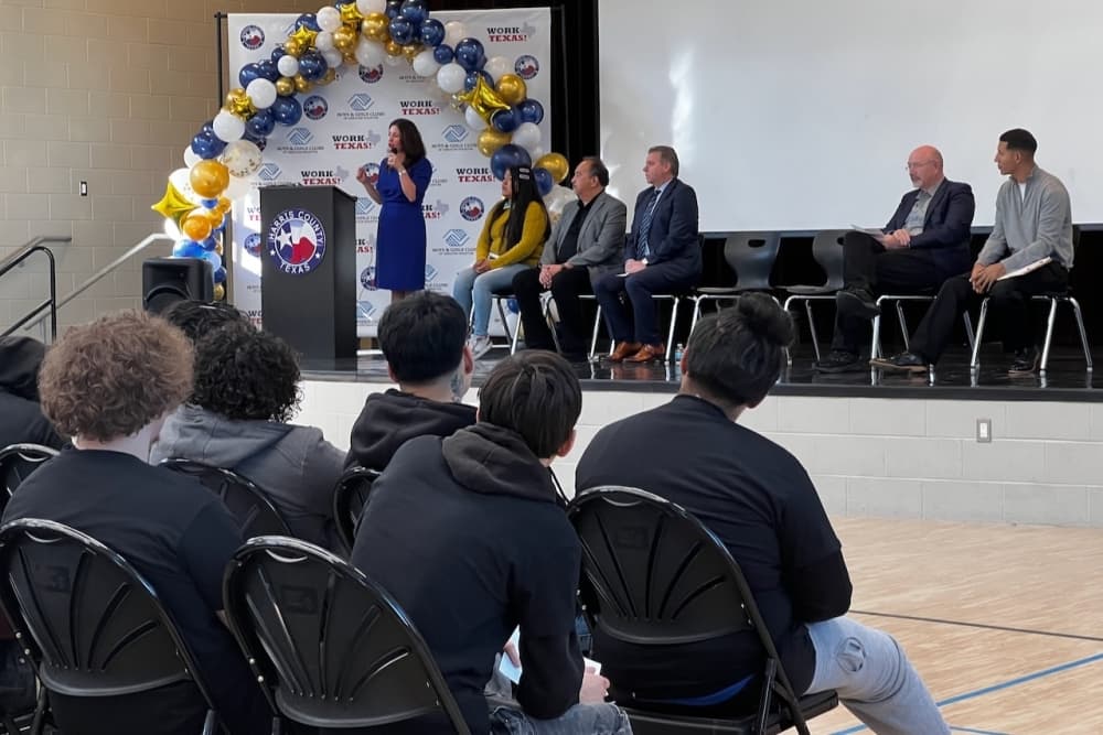  Harris County Commissioner Lesley Briones, HCJPD Executive Director Henry Gonzalez and other community members.