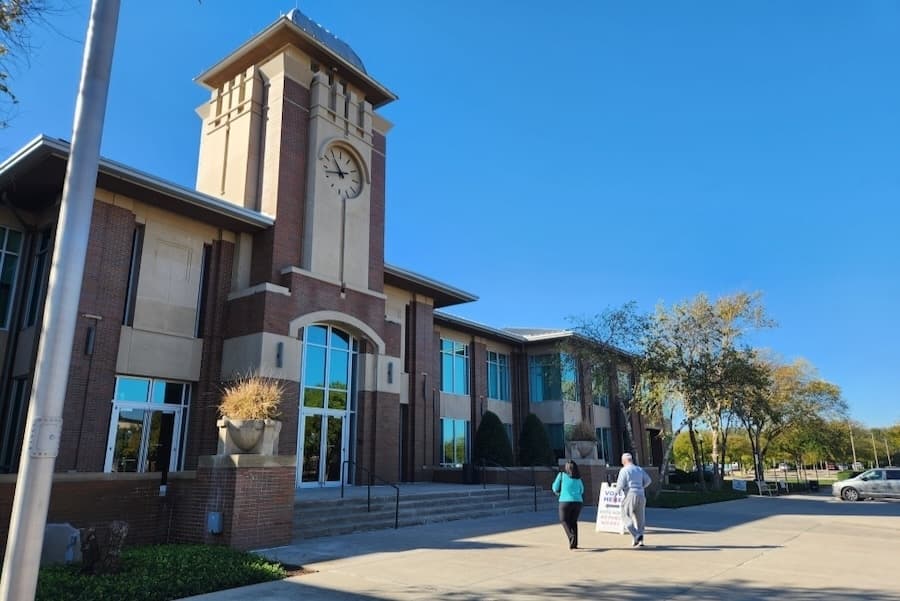Early voting rises in Tarrant County: Over 62,100 cast ballots