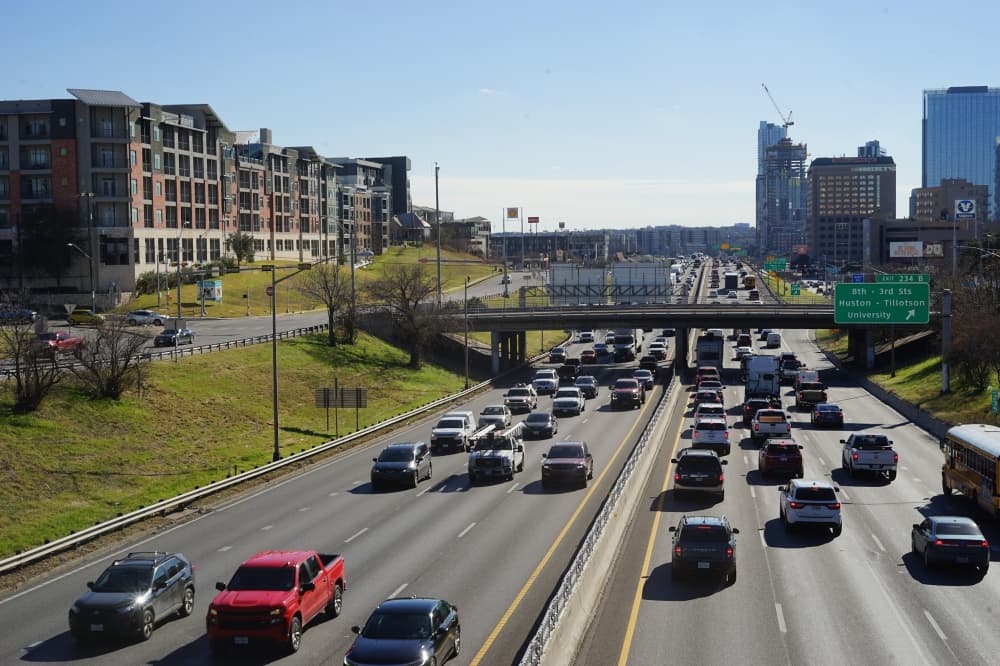 Austin lining up $800M plan to bridge an expanded I-35