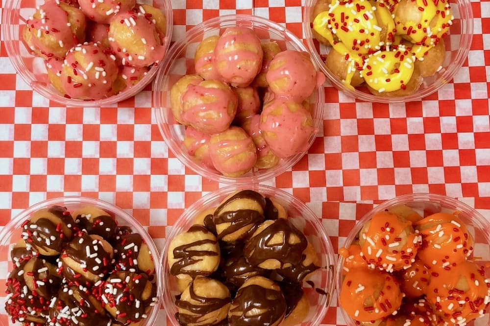 The new Smiling Donuts location will sell its signature combo of doughnuts, pastries and boba teas. (Courtesy Smiling Donuts)