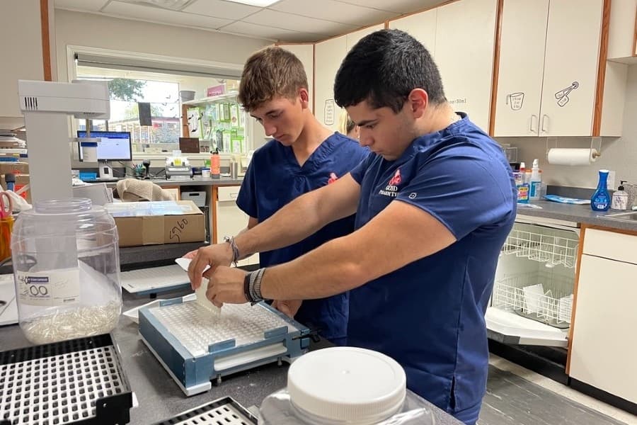 Grapevine-Colleyville ISD pharmacy course offers students real-world experience