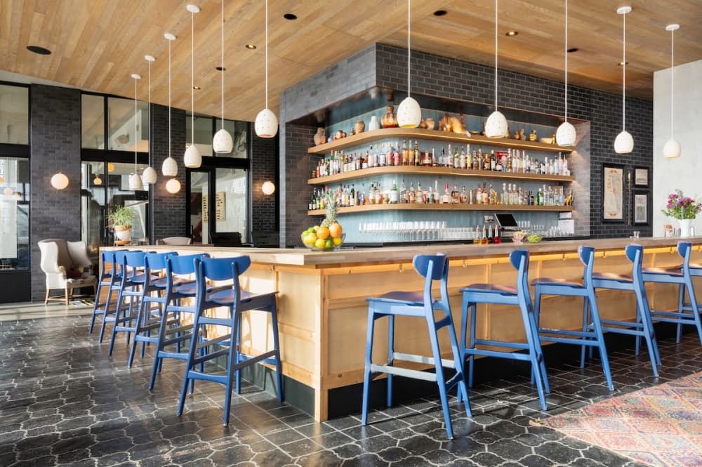 Lefty's Brick Bar expands into former Vixen's Wedding space in East Austin