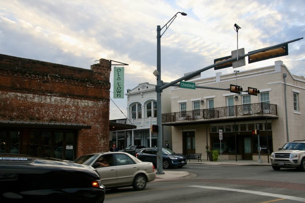 Bastrop Economic Development Corporation discusses budget, approves downtown lighting project